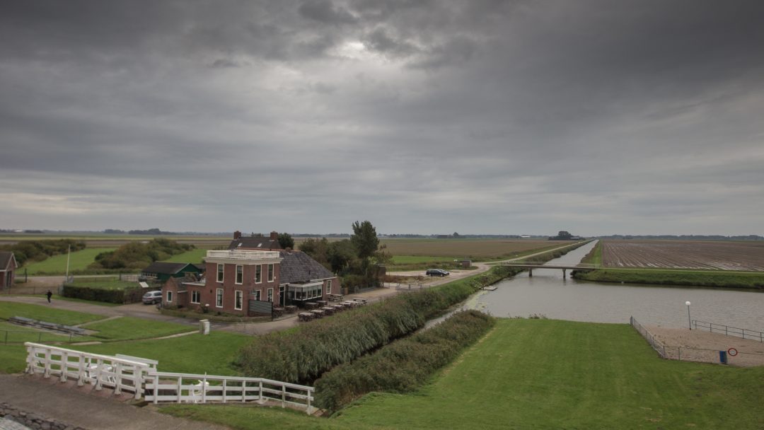 De haven van Noordpolderzijl en het café t Zielhoes