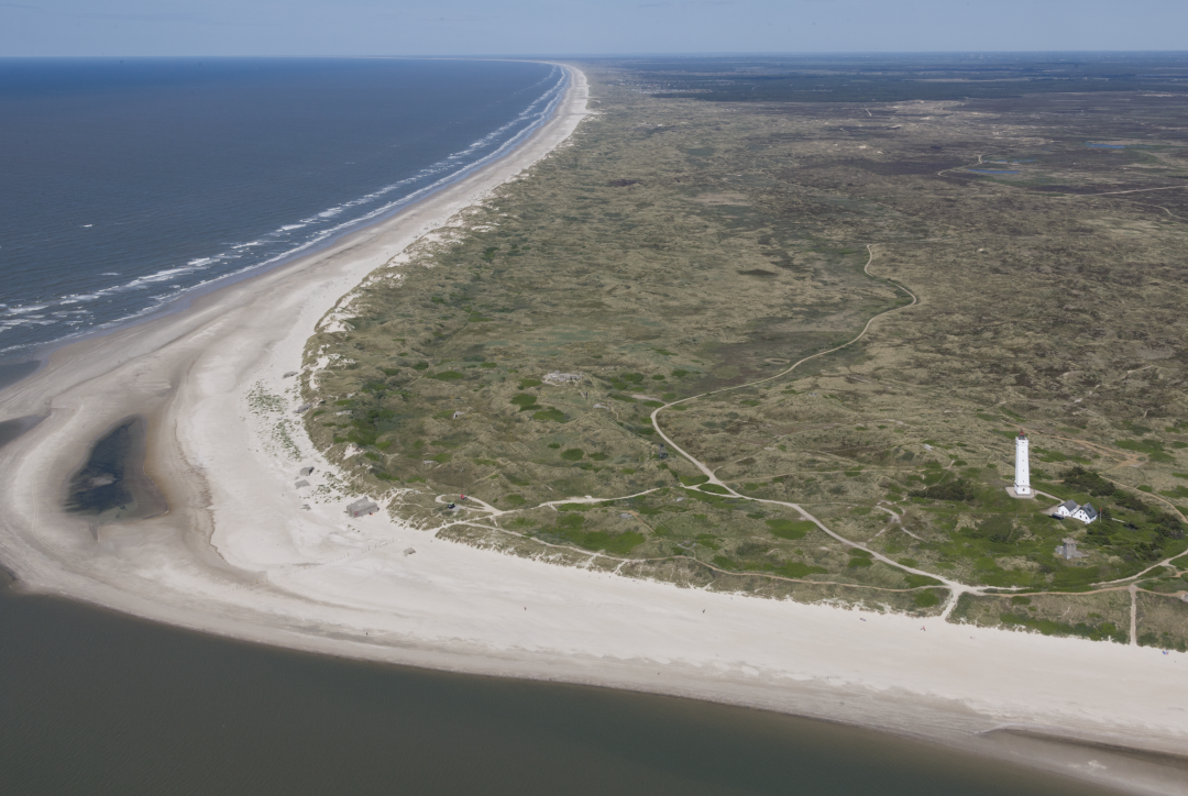 De vuurtoren Blavands Huk op de meest westelijke punt van Denemarken, markeert het einde van Waddenzee Werelderfgoed.